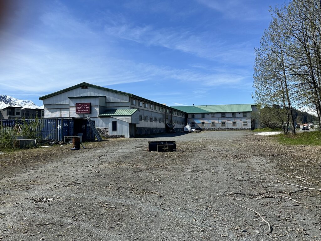 Photo of Mountain Sky Hotel in Valdez from front.